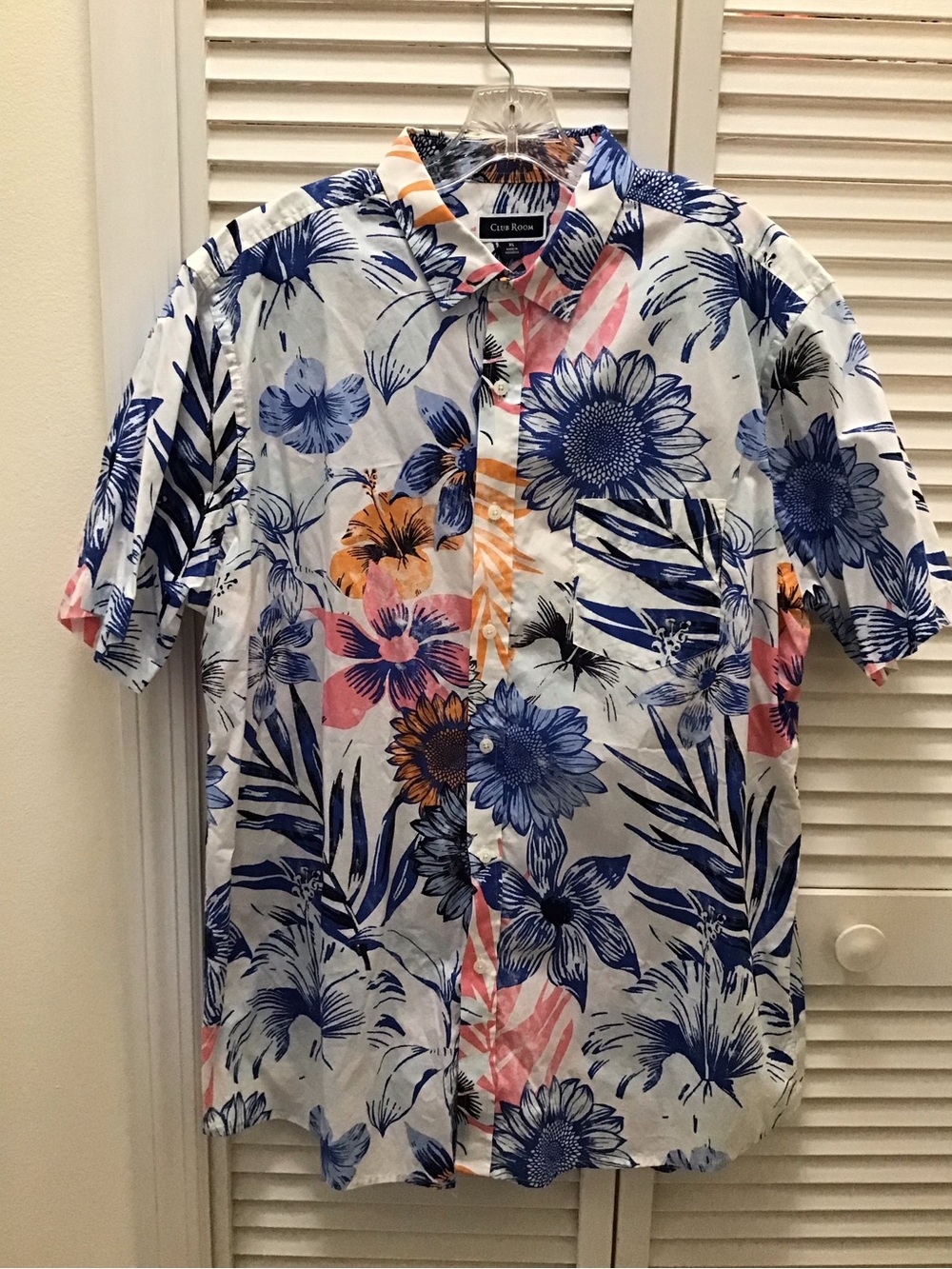 Club Room White Floral Short-Sleeve Button-Down with Blue and Pink Accents